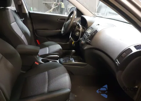 2011 Hyundai Elantra Touring Gls z USA, uszkodzony, nr VIN KMHDB8AE5BU121747